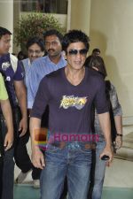 Shahrukh KHan snapped in his KKR T-shirt in Trident, Mumbai on 19th May 2011 (2).JPG